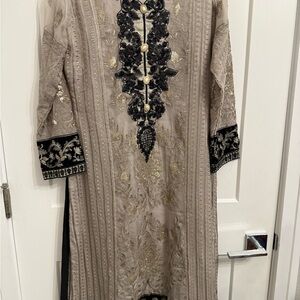Pakistani Embroidered Long Kurta